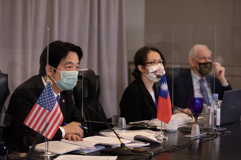 台湾副总统赖清德出访洪都拉斯,当地时间25日过境美国洛杉矶,与美国政要、跨党派国会议员视讯会晤。(总统府提供)