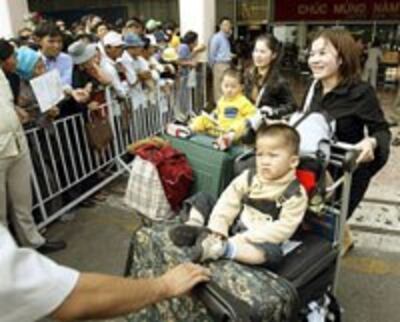 AirportVietKieu200.jpg