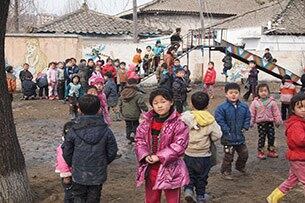평안남도 덕천 고아원의 아이들 