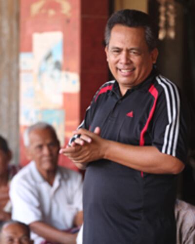 លោក កែម ឡី ជួប​ពលរដ្ឋ​នៅ​ខេត្ត​ព្រៃវែង ក្នុង​យុទ្ធនាការ ១០០​រាត្រី​នៃ​គ្រួសារ​ខ្មែរ កាល​ពី​ថ្ងៃ​ទី​១៨ ខែ​មិថុនា ឆ្នាំ​២០១៦។ RFA/Brach Chev