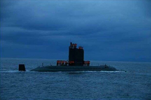 북한은 김정은 노동당 위원장이 참관한 잠수함발사탄도미사일(SLBM) 시험발사 장면이 담긴 사진을 공개하며 미사일 개발 '성공'을 대대적으로 선전했다. 사진은 신문에 등장한 잠수함의 모습. 