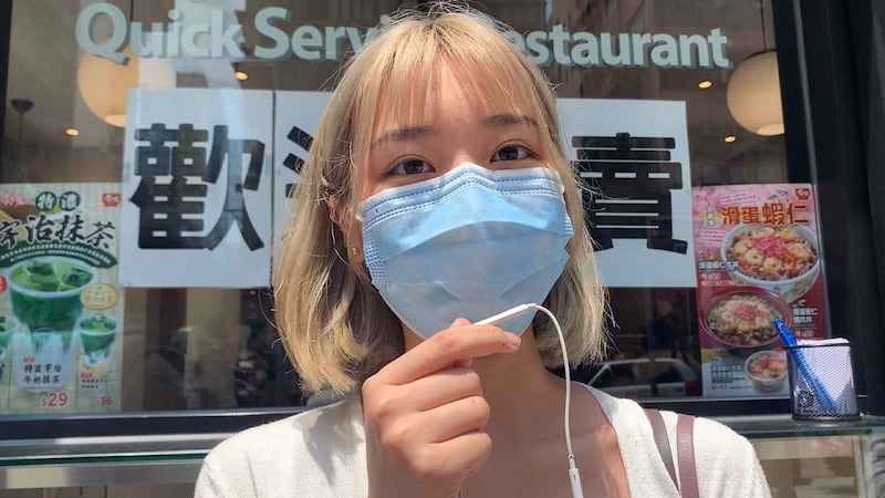 食客何小姐狠批，政府此舉是要威脅市民，在強制要求下更讓她不想接種疫苗。（鄭日堯 攝）