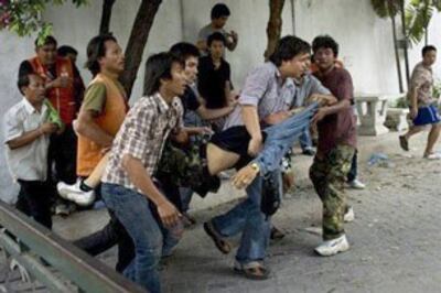 Một số người biểu tình bị chết và bị thương vì trúng đạn thật do quân đội Thái tác xạ. AFP