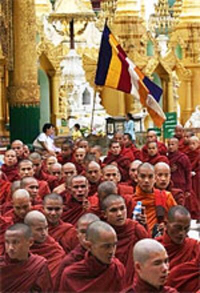 monks_shwedagon_09-07_150px.jpg