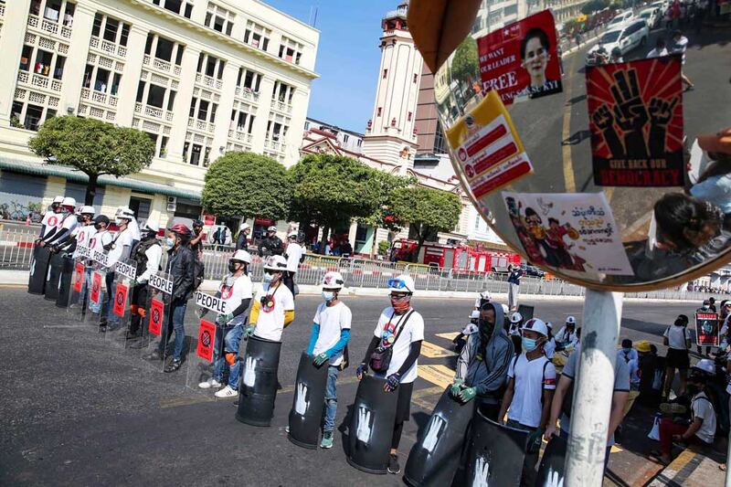 https://www.rfa.org/english/multimedia/myanmar-protest-slideshow-02172021160519.html/myanmar_protest021721_022_e.jpg