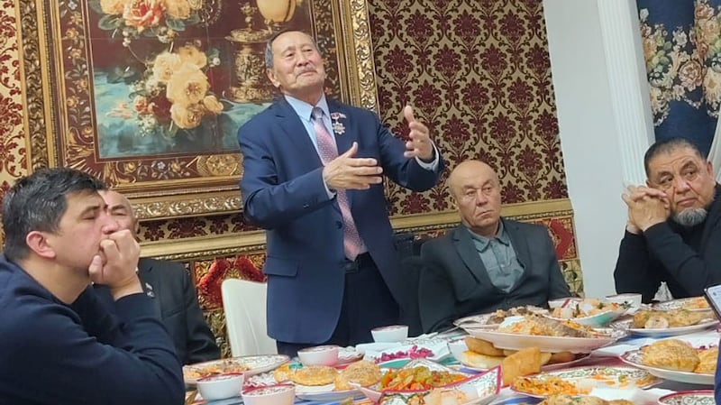 ئالمۇتادا ئۆتكۈزۈلگەن «ئۇيغۇر ئىرقىي قىرغىنچىلىق كۈنى» نى خاتىرىلەش مۇراسىمىدىن كۆرۈنۈش. 2024-يىلى 8-دېكابىر