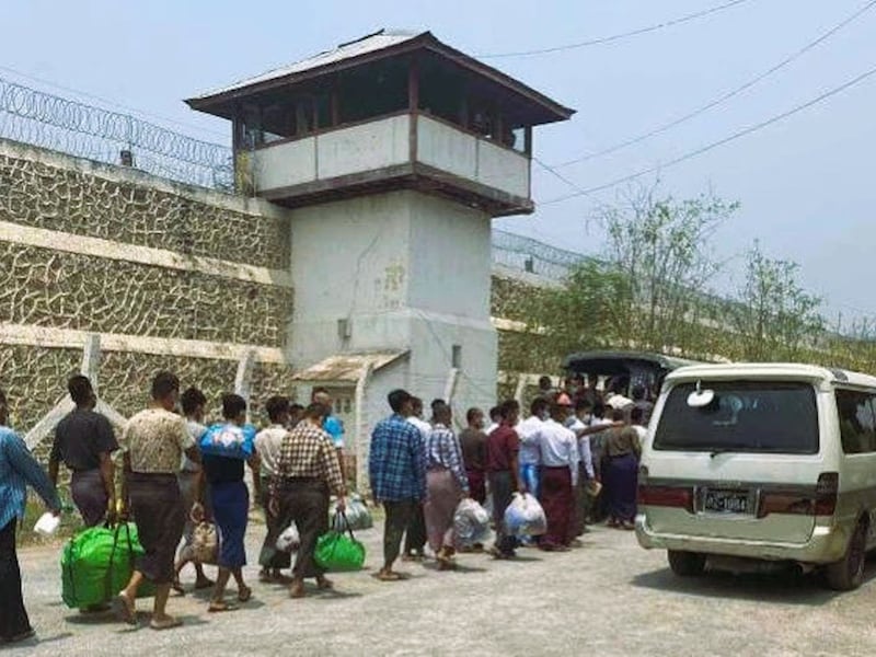 မန္တလေးထောင်မှာ နိုင်ငံရေးအကျဉ်းသား ၁၅ ဦး ရိုက်နှက်ခံရ၊ ၄ ဦးကို တိုက်ပိတ်ထား