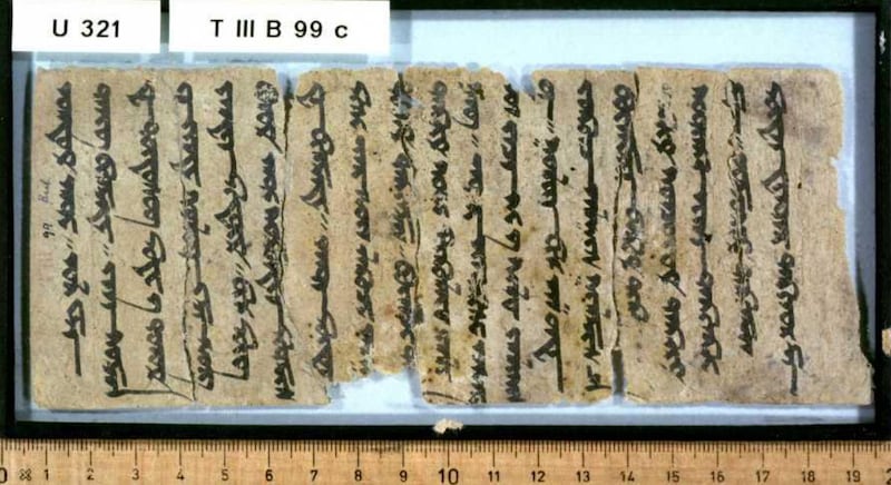 1905-يىلى 6-ئايدا بۇيلۇقتىن تېپىلغان قەدىمكى ئۇيغۇرچە نېستۇرىيان دىنى تېكىستلىرىدىن بىر ياپراق. (321 U، ئالدى)