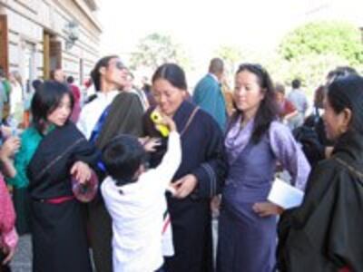 Tibetan-Family-200.jpg