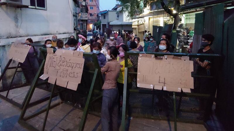Lockdown_people_call_for_food_aid_in_Stung_Meanchey_042921_Pokpo21.jpg