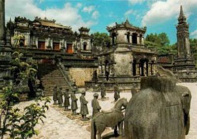 Khaidinh-wikipedia-250