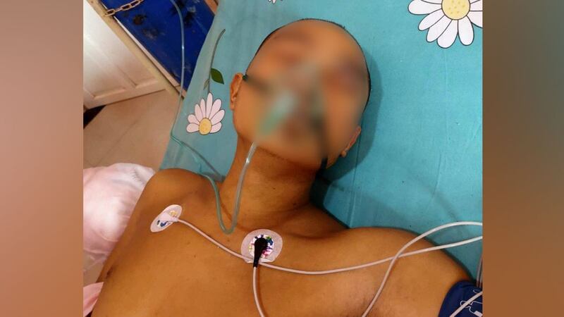 အွန်လိုင်းငွေလိမ်ဂိုဏ်းတွင် ရောင်းစားခံရပြီး ရိုက်နှက်ခံရသည့်ဒဏ်ရာများဖြင့် သေဆုံးခဲ့ရသည့် မောင်ဇော်သန်းကို ၂၀၂၃ ခုနှစ် အောက်တိုဘာလ ၆ ရက်နေ့က တွေ့ရစဉ်။ (Photo: Citizen Journalist)