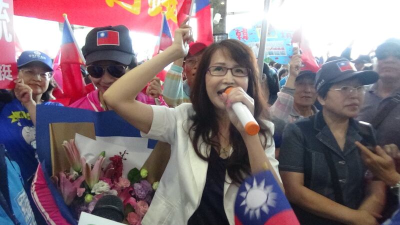 18年民进党员转身成挺韩大将。（记者夏小华摄）