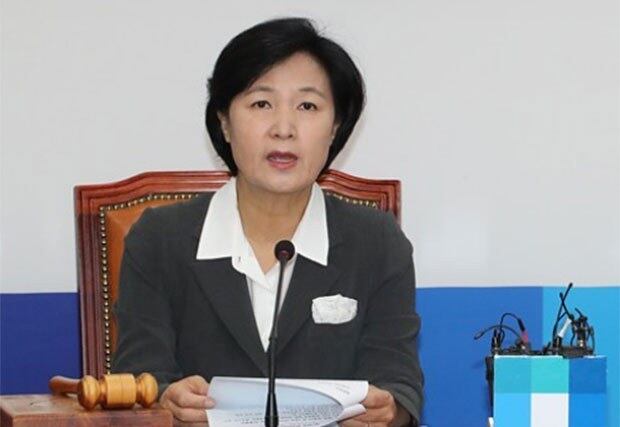 더불어민주당 추미애 대표가 15일 국회에서 열린 최고위원회의에서 발언하고 있다.