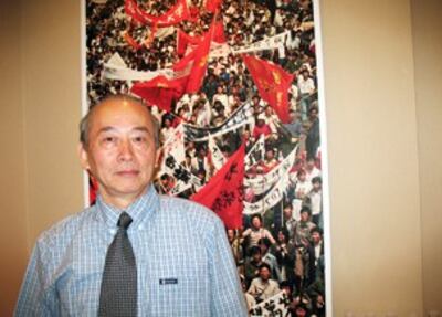 图片:中国民主党创建人之一、目前在美国布朗大学沃森国际研究所任资深研究员的徐文立,就中国社会的民主运动发展作了专题演讲(RFA/记者何平摄)