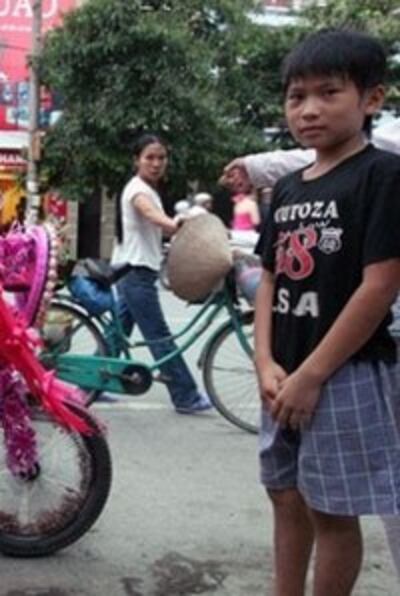 Vietnamese_boy_street_200.jpg