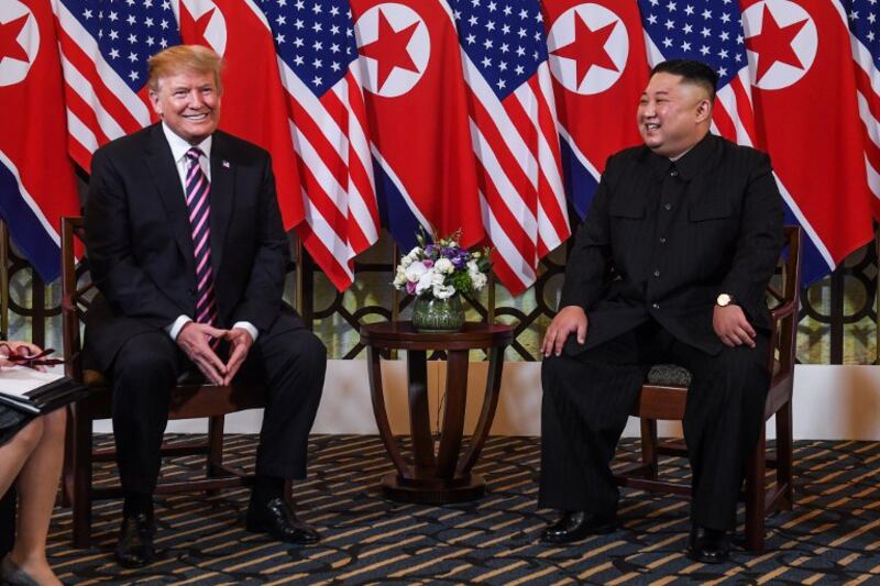 Tổng thống Hoa Kỳ Donald Trump và lãnh đạo Triều Tiên Kim Jong Un trong cuộc họp tại khách sạn Sofitel Legend Metropole ở Hà Nội vào ngày 27 tháng 2 năm 2019.