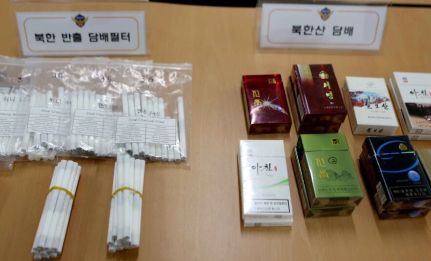 이명박 정부 시절인 2010년 '5·24 대북 제재'에 따라 북한과의 인적·물적 교류가 금지된 상황에서 2천t이 넘는 담배 필터를 중국을 거쳐 북한 회사에 판매한 국내 제조업체가 해경에 적발됐다고 중부해양경비안전본부 국제범죄수사대가 2017년 6월 29일 전했다. 사진은 북한 담배회사에 불법 판매한 필터.