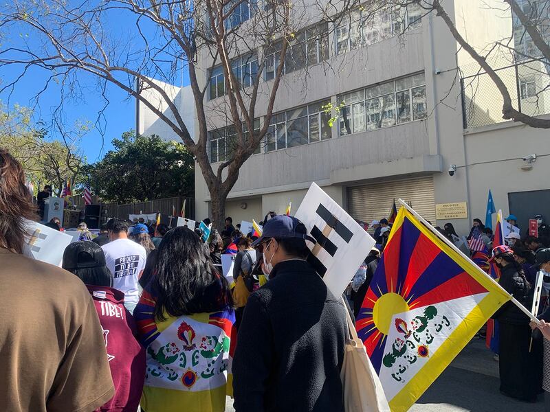 2022年3月10日下午,旧金山中领馆外的西藏抗暴六十三周年纪念日集会。(孙诚拍摄,独家首发)