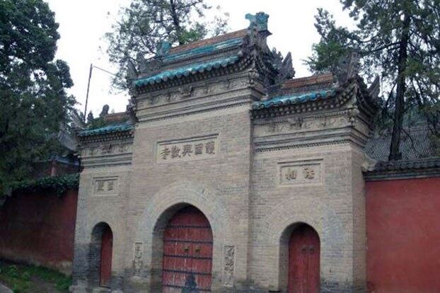 由西安南行20公里,长安区杜曲镇少陵兴教寺所在地,唐代高僧玄奘法师在此长眠。本已安宁千年的古刹,将面临大规模拆迁。(资料图片)