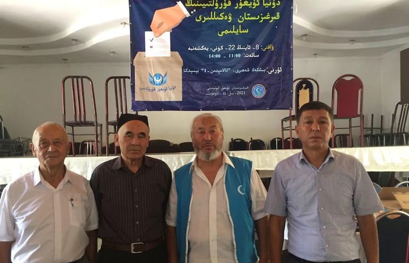 بىشكەكتە ئۆتكۈزۈلگەن د ئۇ ق 7-نۆۋەتلىك ۋەكىللەر قۇرۇلتىيى ۋەكىللىرىنى سايلاش پائالىيىتىدىن كۆرۈنۈش. 2021-يىلى 22-ئاۋغۇست، قىرغىزىستان.