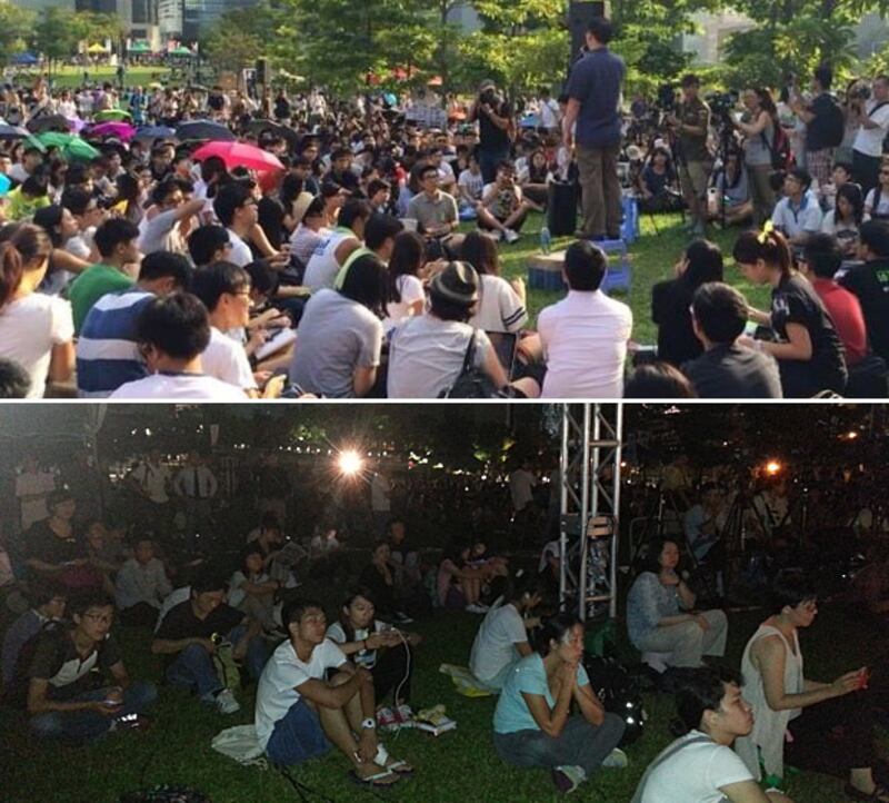 2014年9月23日,“學聯”發起大專生罷課踏入第二日,添馬公園草地、政總露天劇場和立法會示威區均有“民主課堂”,由學者為罷課學生輪流講課。2014年9月23日晚,學聯發動的第二日罷課,移師到中環添馬公園,晚上舉行集會時,大批市民靜坐在草坪上參與。(林靜攝)
