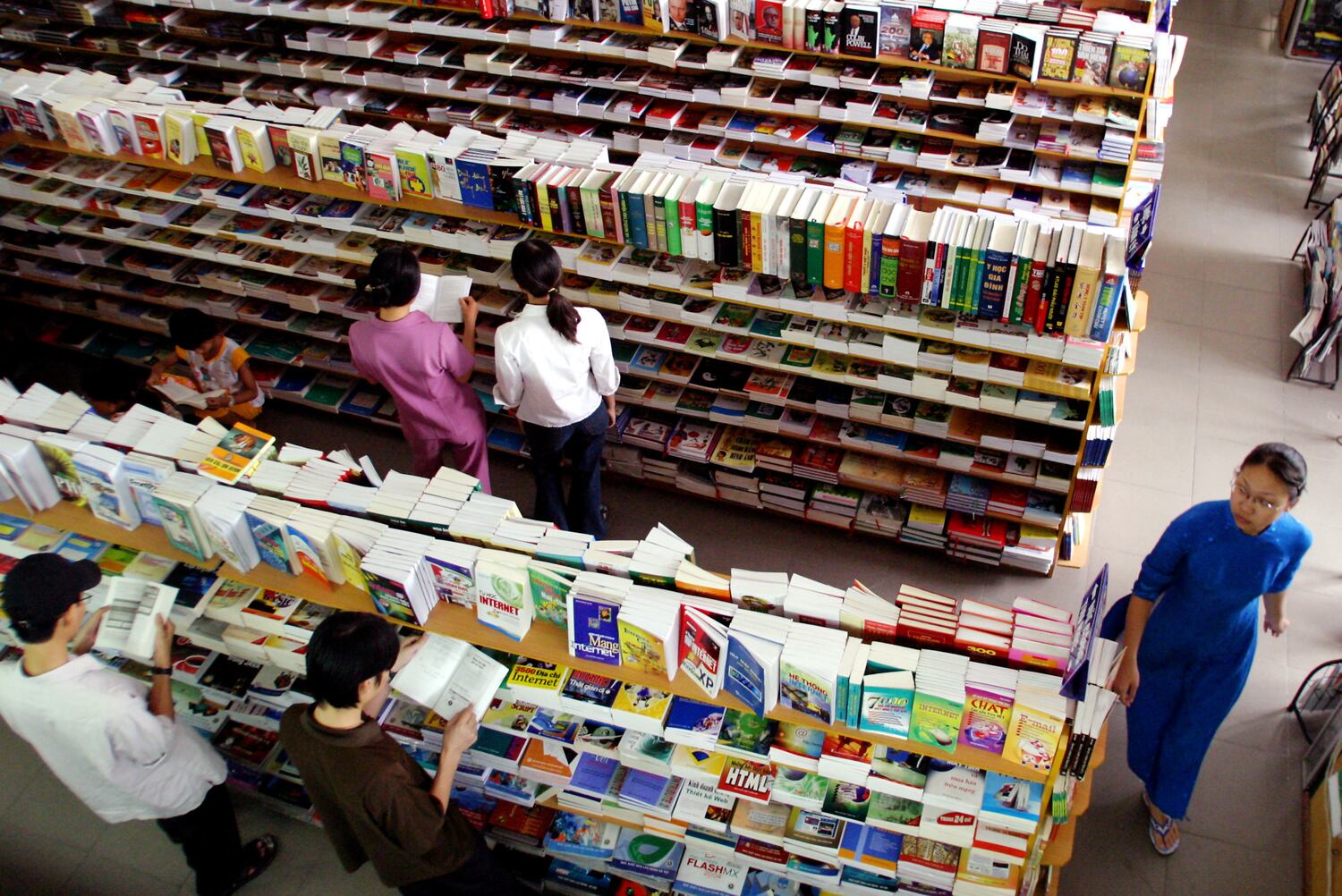 Vietnamese poetry prize winner not named for safety reasons