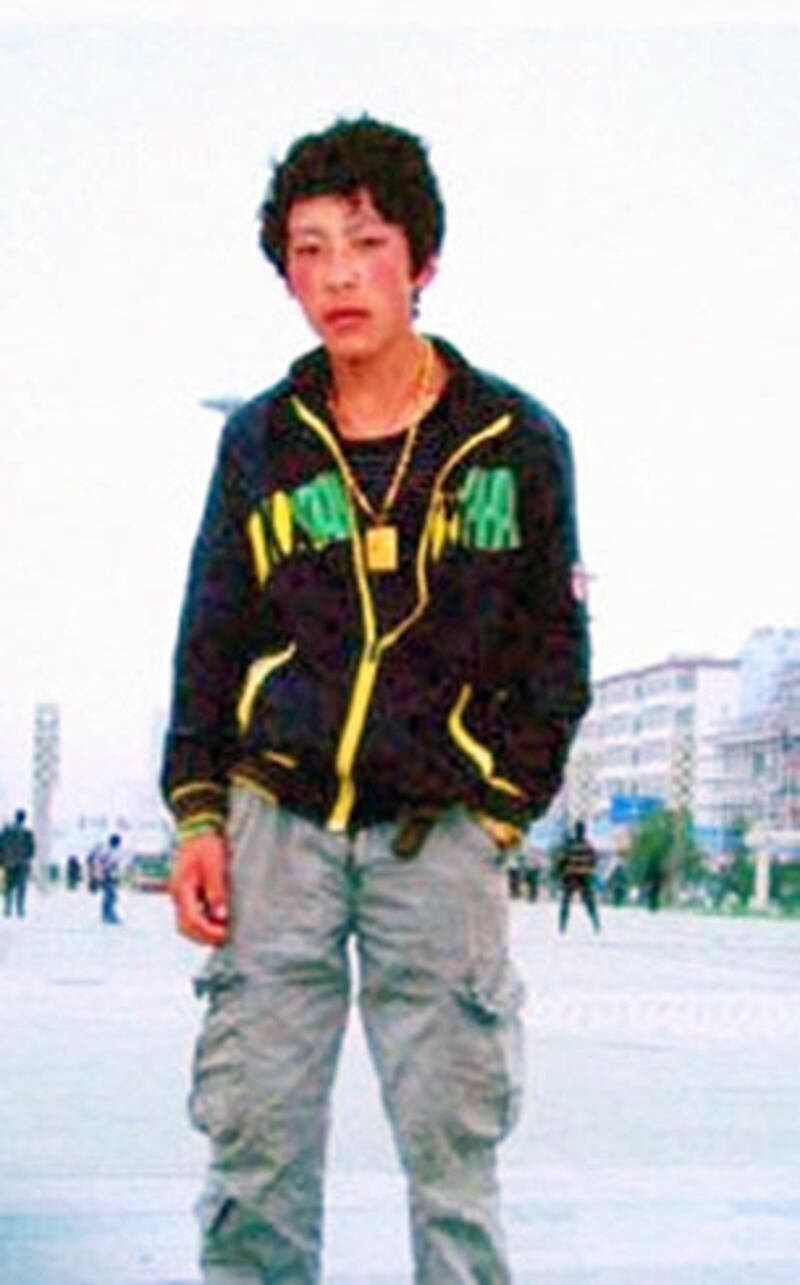 甘肅碌曲縣24歲藏民貢保次仁，11月26日傍晚在阿拉鄉丁果寺（音譯）自焚身亡。（照片由維權人士提供）