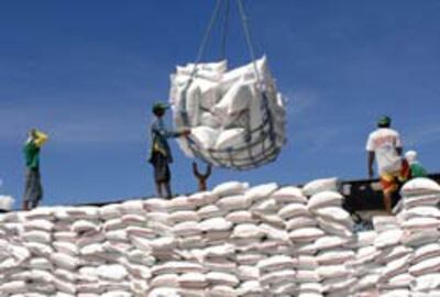 Vận chuyển gạo xuất khẩu từ Việt Nam sang Philippines. AFP photo