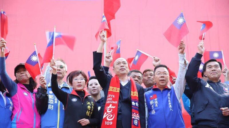 韩国瑜元旦赴台南玉皇宫参拜。(韩国瑜竞选总部提供)