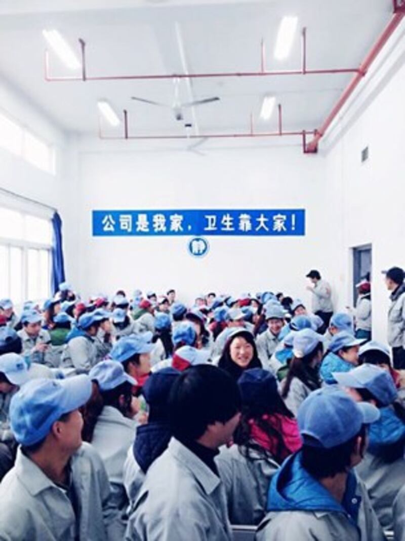 图片：江苏常州的一家汽车部品公司的上千员工也因为工资低等问题连续两天罢工抗议。（中国茉莉花革命网）