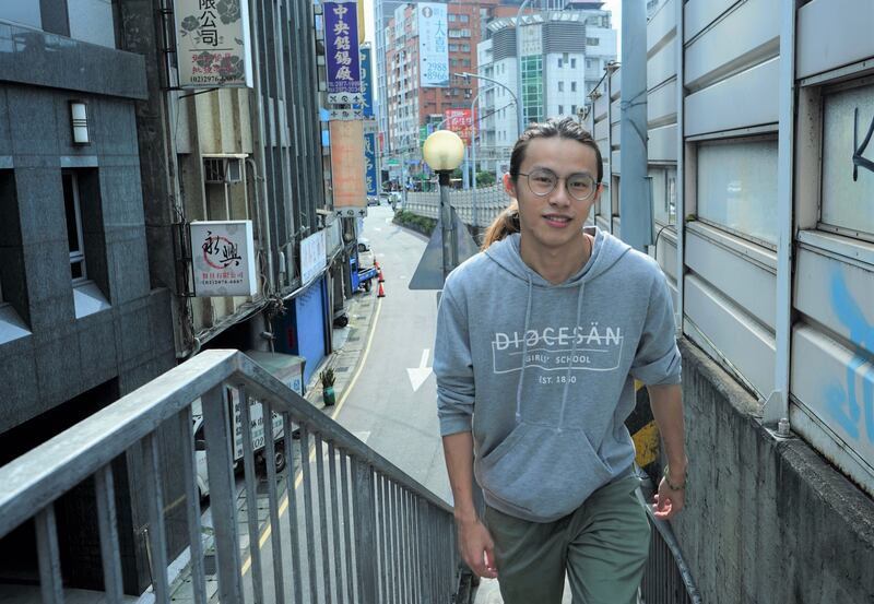 訪問時,雖然胡戩表面不時露出燦爛的笑容,但言談間其實流露一絲絲的無奈。(文海欣 攝)