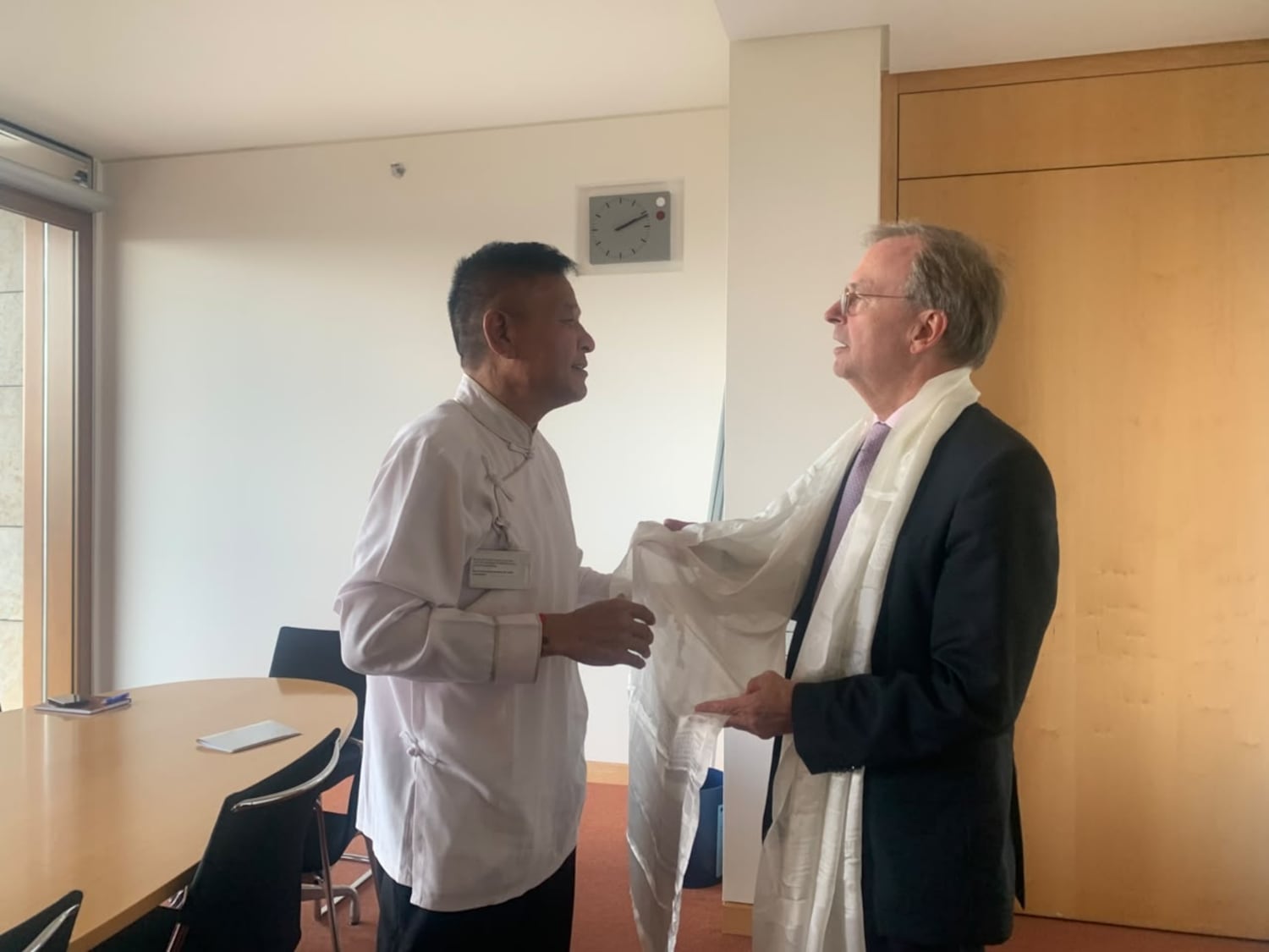 སྲིད་སྐྱོང་གི་དམ་འབུལ་གྲུབ་རྗེས་ཕྱི་རྒྱལ་གྱི་ཕྱོཊ་ཕེབས་ཐོག་མར་འཇར་མ་ནིར་གནང་པ།