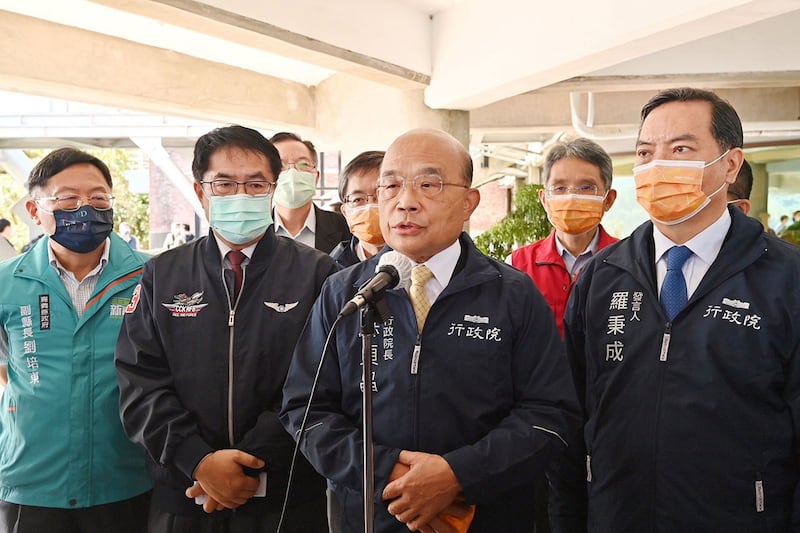 台湾行政院长苏贞昌1月4日受访宣布,将全民普发新台币6000元“还税于民”,共享经济果实。(台湾行政院提供)