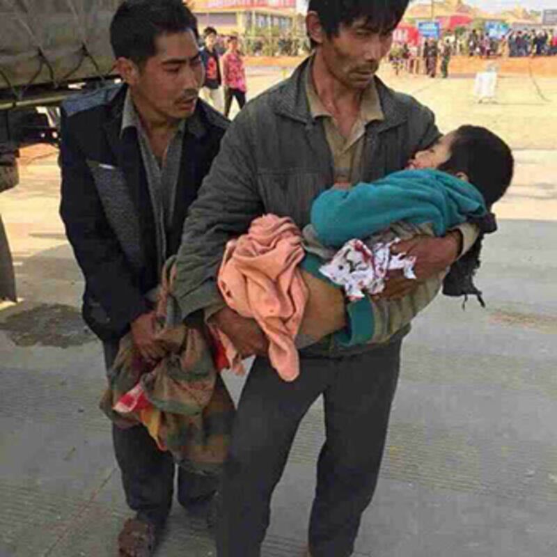 2015年2月25日,十嵗男童誤踩地雷傷重死亡。 (現場人士攝)