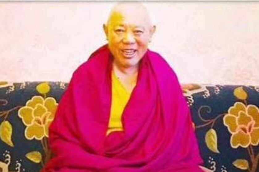 四川甘孜藏族僧人阿杰次仁