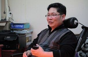 서해 공해상까지 나가 탈북자들을 맞이하여 입국시킨 천안 갈렙선교회 김성은 목사가 24일 사무실에서 당시의 이야기를 하고 있다.