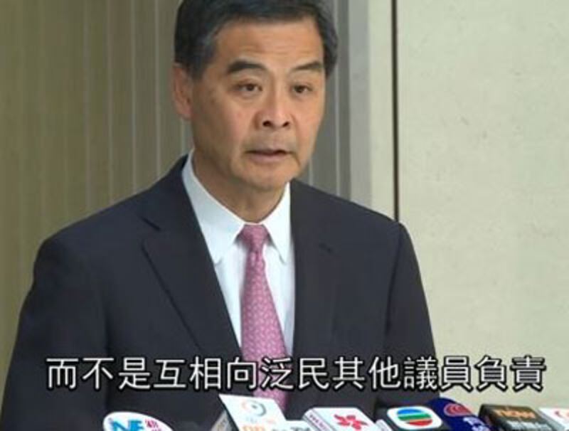 2014年12月9日,特首梁振英指,立法會議員不向其他議員負責,而是向全港市民負責,希望他們通過政改方案 。(香港政府新聞網)