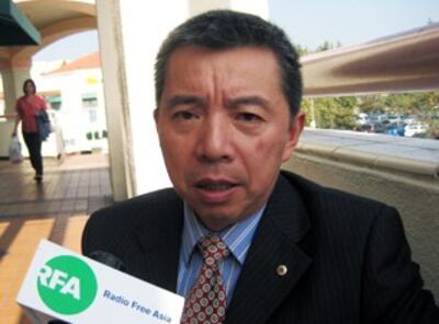 图片:胡似刚接受本台专访,视参选教委为义务工作,而非从政。(记者萧融拍摄)