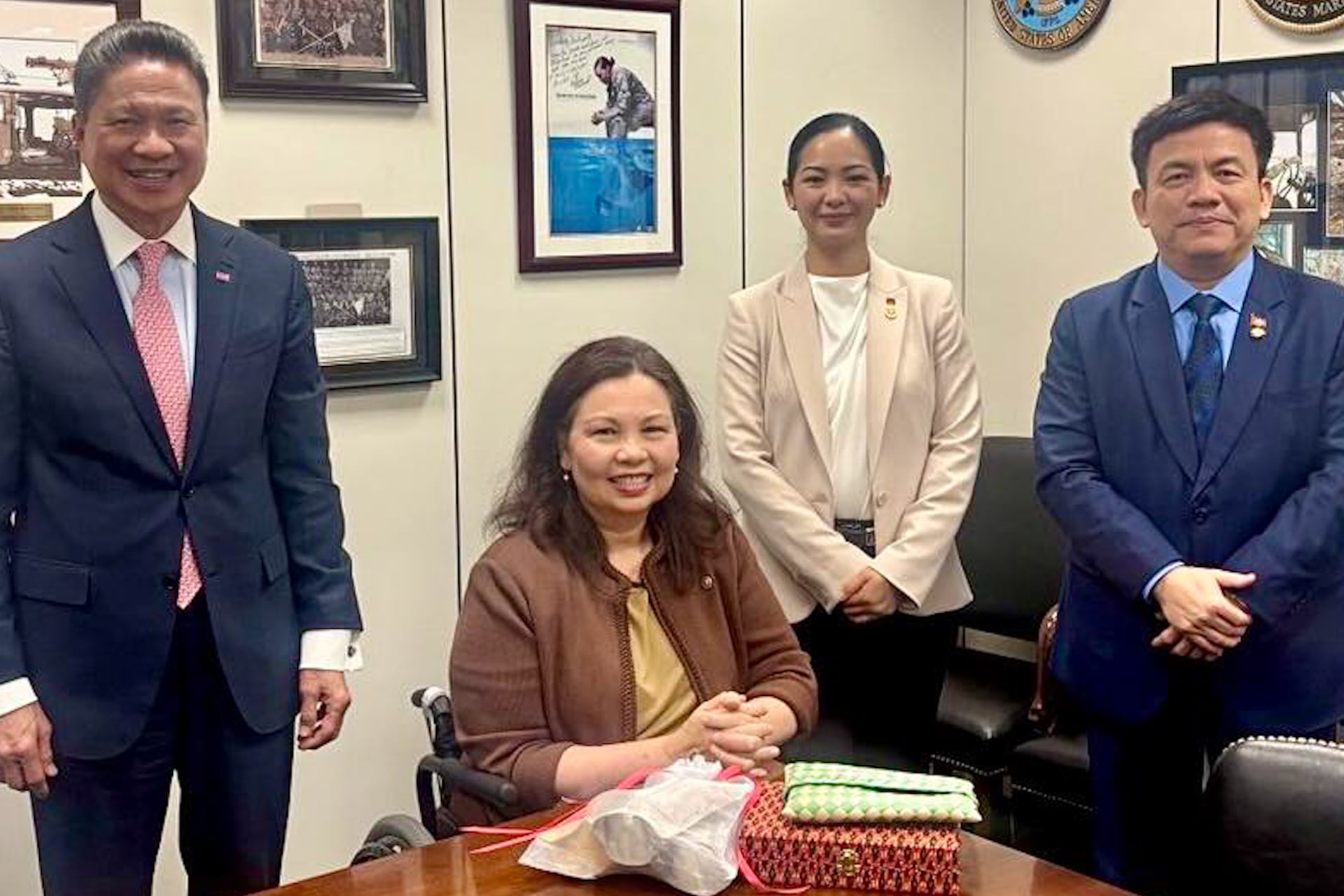 Cambodian delegations for tariff talk meet US senator Tammy Duckworth (M)