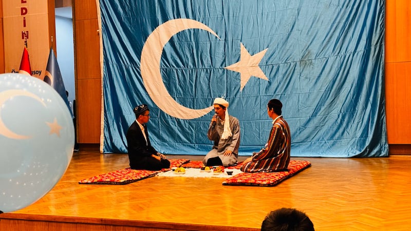 ئىككى قېتىملىق شەرقىي تۈركىستان جۇمھۇرىيىتىنى خاتىرىلەش پائالىيىتىنىڭ كۆرۈنۈشى. 2024-يىلى 12-نويابىر، ئىستانبۇل