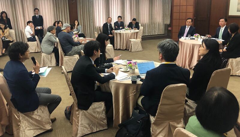 2019年5月10，台湾外交部长吴钊燮与外媒茶叙说明台湾无法参加世界卫生大会等外交困境。（记者夏小华摄）