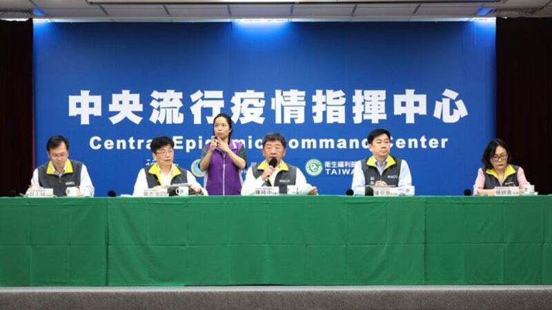 中央流行疫情指挥中心陈时中在记者会回应湖北解封。(疾管署提供)