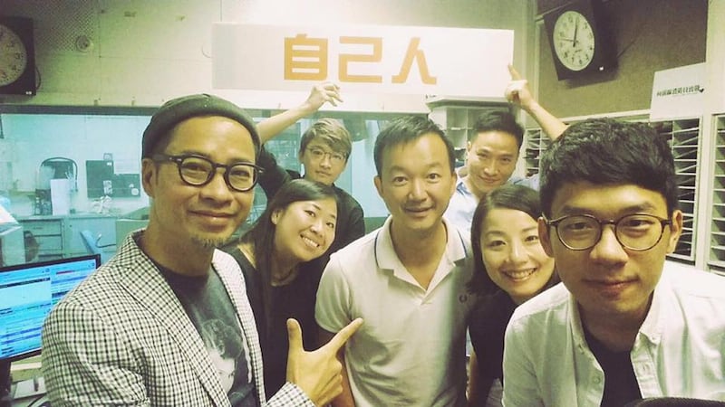 2016年9月,《自己人》曾邀請前立法會議員羅冠聰、劉小麗上節目。(張仕仁提供)