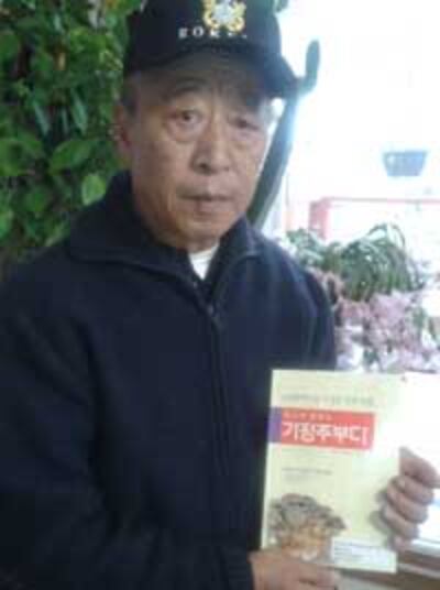 버섯을 연구하고 건강과 관련성을 50년 가까이 연구한 원응식 박사. -RFA PHOTO/이현기