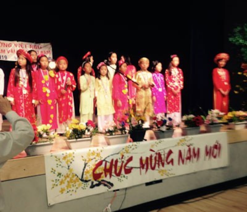 Học sinh Việt Nam ở Mỹ với Tết truyền thống.