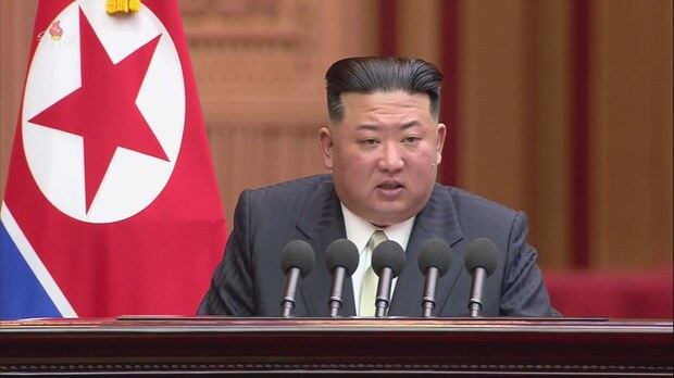 북한 최고인민회의 제14기 제7차회의 2일회의가 지난 8일 평양 만수대의사당에서 진행됐다고 조선중앙TV가 보도했다. 회의에서 김정은 국무위원장이 미국의 궁극적인 목적은 정권 붕괴라며 절대로 핵을 포기하지 않겠다는 의지를 강하게 천명했다. [조선중앙TV 화면]