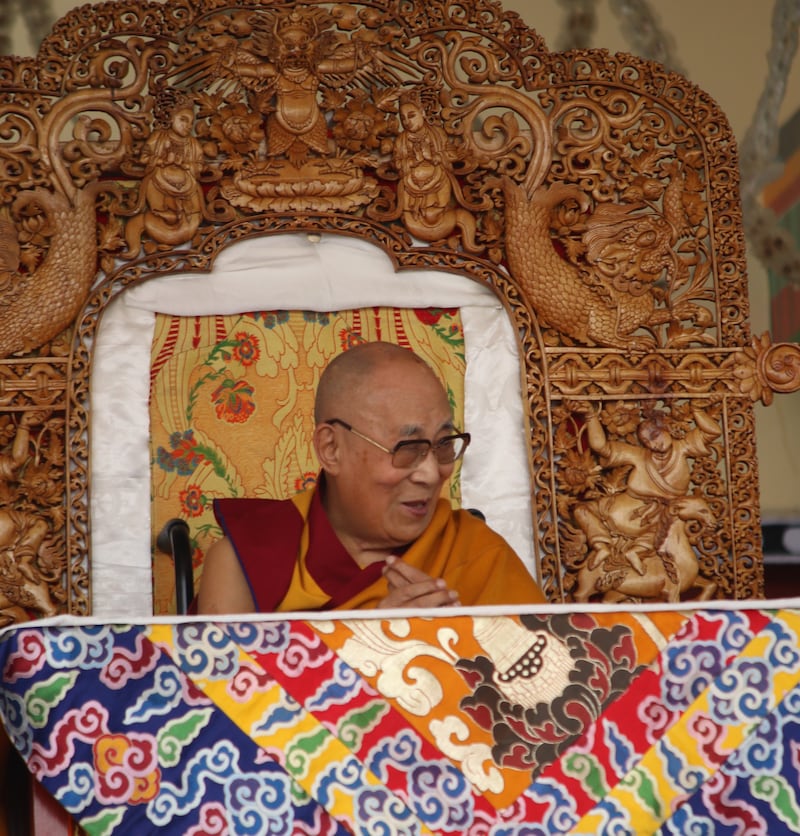 ༧གོང་ས་༧སྐྱབས་མགོན་ཆེན་པོ་མཆོག་གིས་དབུ་བཞུགས་ཐོག་ལ་དྭགས་སླེ་ཞི་བའི་འཚལ་ཕོ་བྲང་གི་མདུན་ཐང་དུ་འཁྲུངས་སྐར་མཛད་སྒོའི་སྐབས། ༢༠༢༦།༧།༦