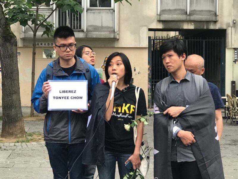 十多个人权组织与非政府组织6月3日在巴黎市中心的蓬皮杜文化中心旁的广场上,举办悼念六四受难者活动。(蔡凌拍攝)
