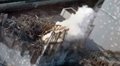 Nhà máy điện Fukushima bốc khói- AFP photo